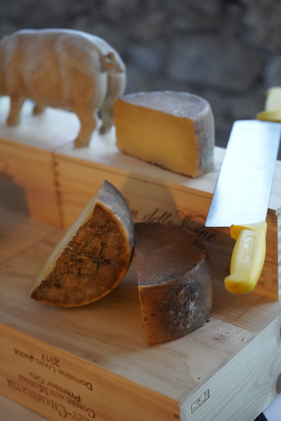 Fromages d'exception, sur caisses de grands crus — Chez Bastianin